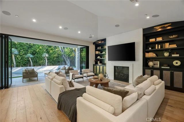 16130 Otsego Street, Encino, CA 91436