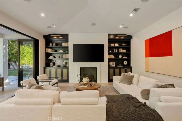 16130 Otsego Street, Encino, CA 91436