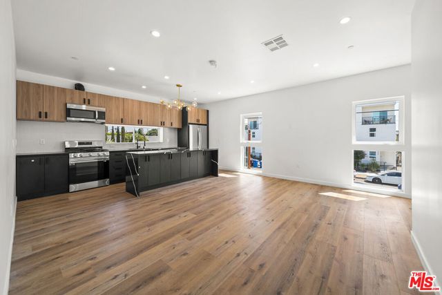 6049 Craner Avenue 2, North Hollywood, CA 91606