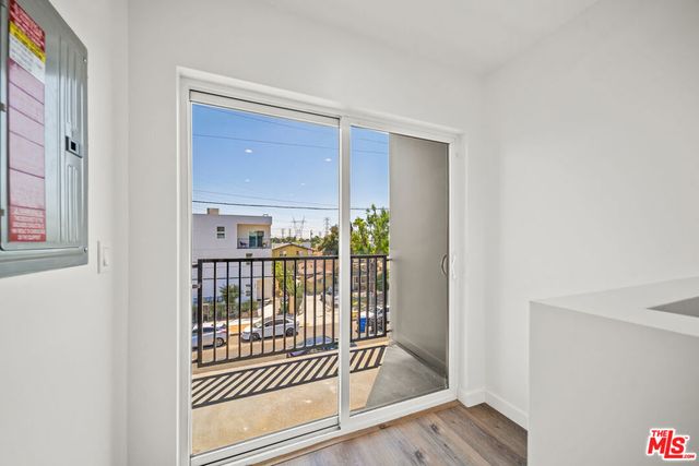 6049 Craner Avenue 2, North Hollywood, CA 91606