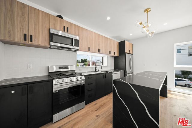 6049 Craner Avenue 2, North Hollywood, CA 91606