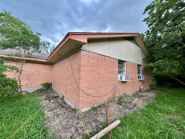 409 S 5th Street, Crandall, TX 75114