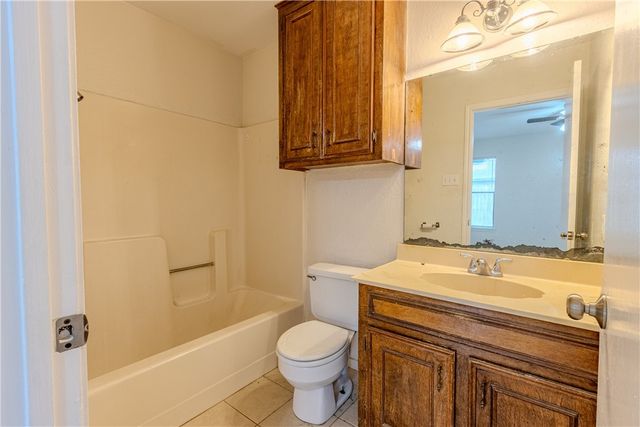 6005 Deer Creek Dr, Corpus Christi, TX 78415