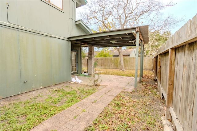 6005 Deer Creek Dr, Corpus Christi, TX 78415