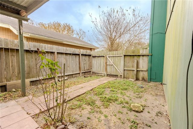 6005 Deer Creek Dr, Corpus Christi, TX 78415
