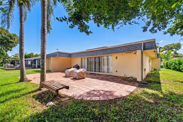 5405 Bayberry Ln, Tamarac, FL 33319