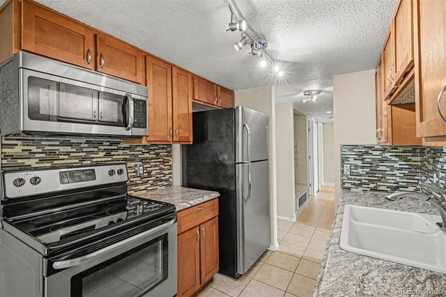 9867 E Peakview Avenue E06, Englewood, CO 80111