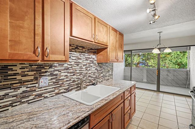 9867 E Peakview Avenue E06, Englewood, CO 80111