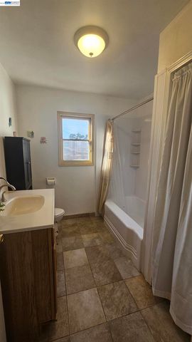 1441 170Th Ave, Ashland, CA 94541