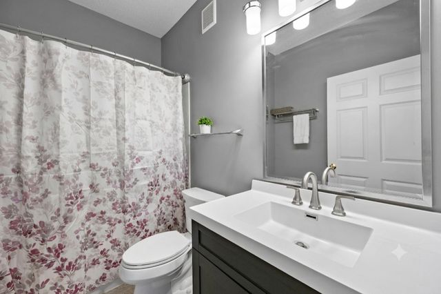 2215 White Water Way, Eagan, MN 55122