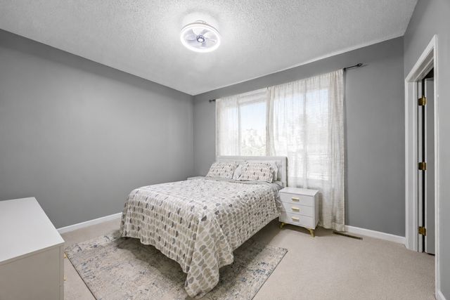 2215 White Water Way, Eagan, MN 55122