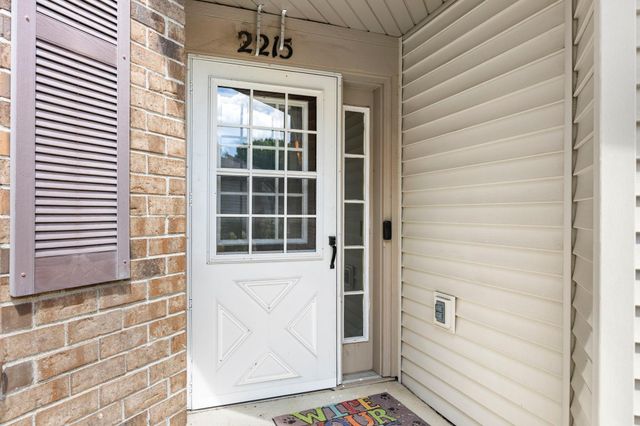 2215 White Water Way, Eagan, MN 55122