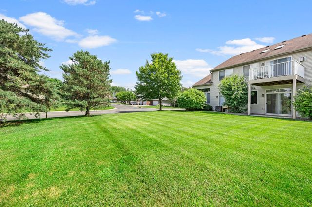 2215 White Water Way, Eagan, MN 55122