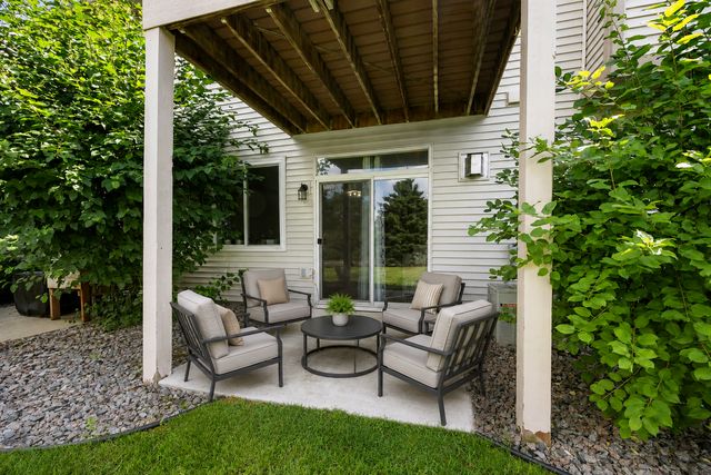 2215 White Water Way, Eagan, MN 55122
