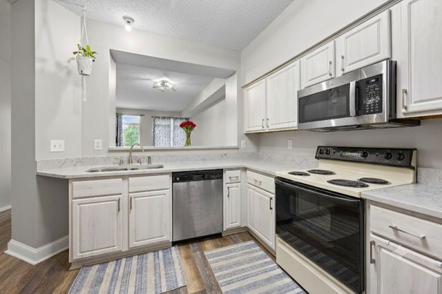 2215 White Water Way, Eagan, MN 55122