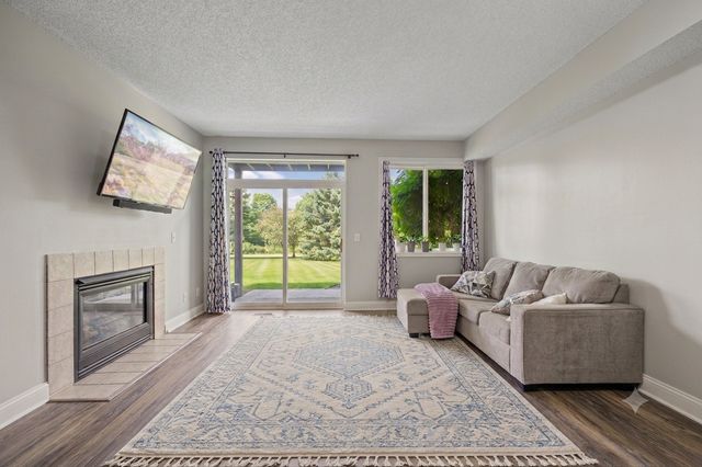 2215 White Water Way, Eagan, MN 55122