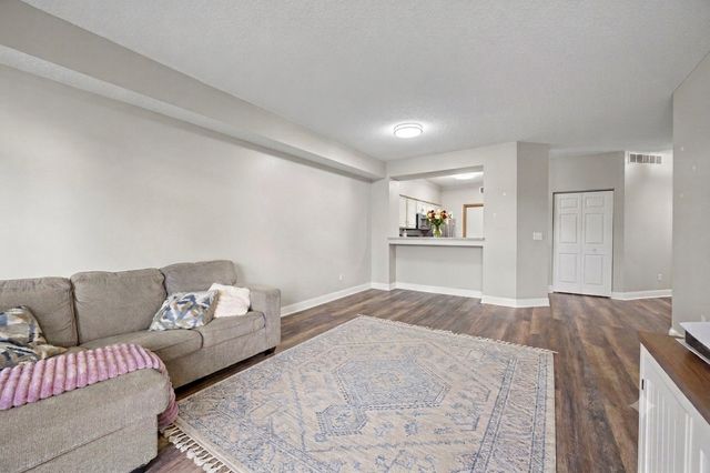 2215 White Water Way, Eagan, MN 55122