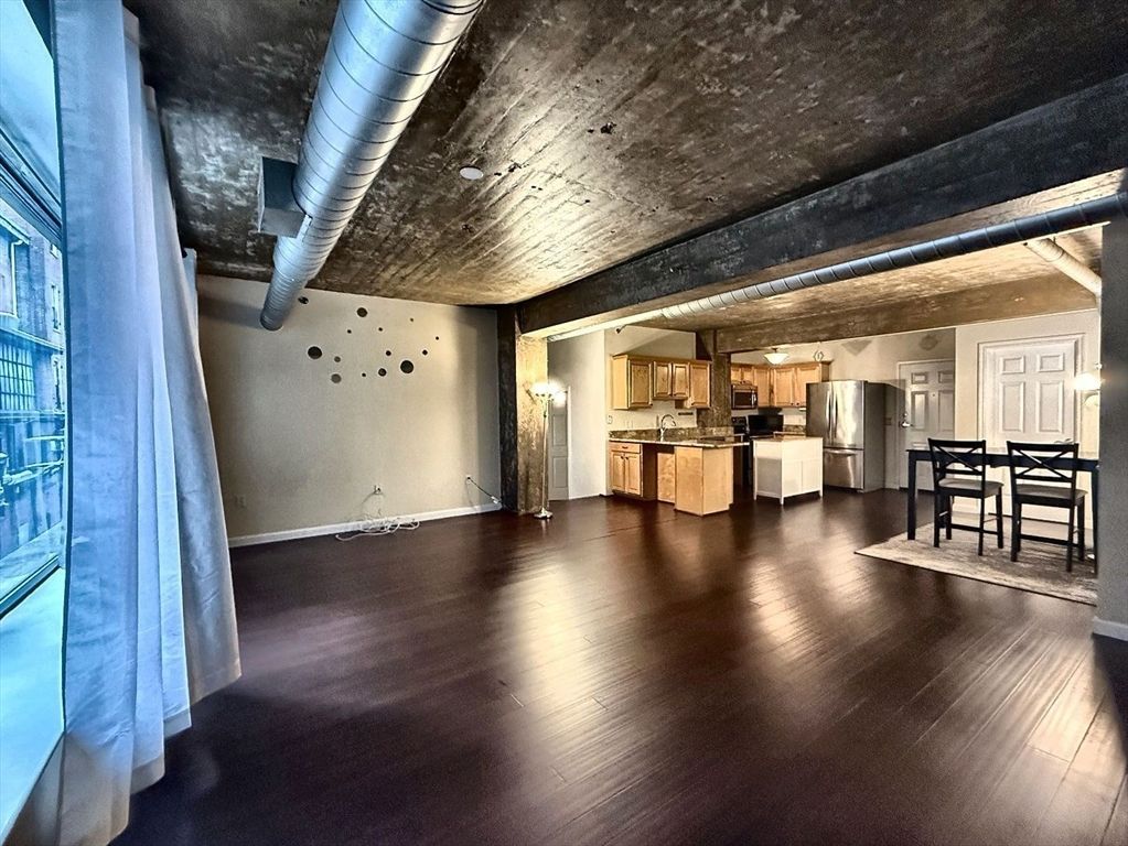 23-33 Middle St 4, Lowell, MA 01852