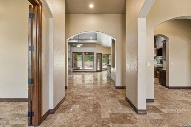 18872 Helotes Rdg, Helotes, TX 78023