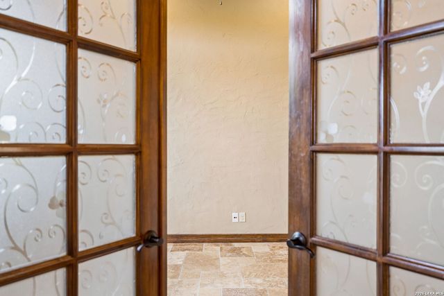 18872 Helotes Rdg, Helotes, TX 78023