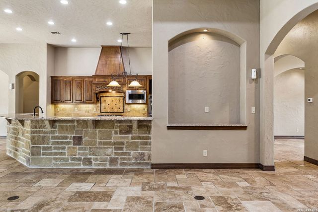 18872 Helotes Rdg, Helotes, TX 78023