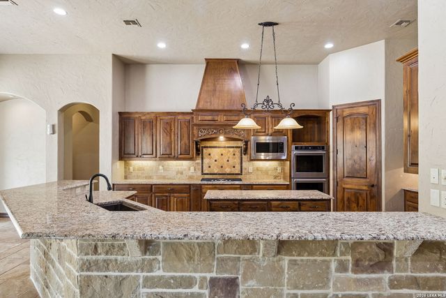 18872 Helotes Rdg, Helotes, TX 78023