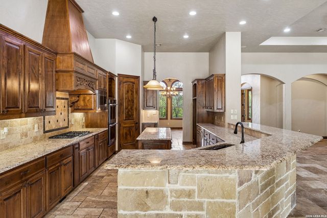 18872 Helotes Rdg, Helotes, TX 78023