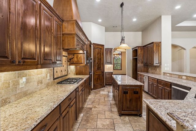 18872 Helotes Rdg, Helotes, TX 78023