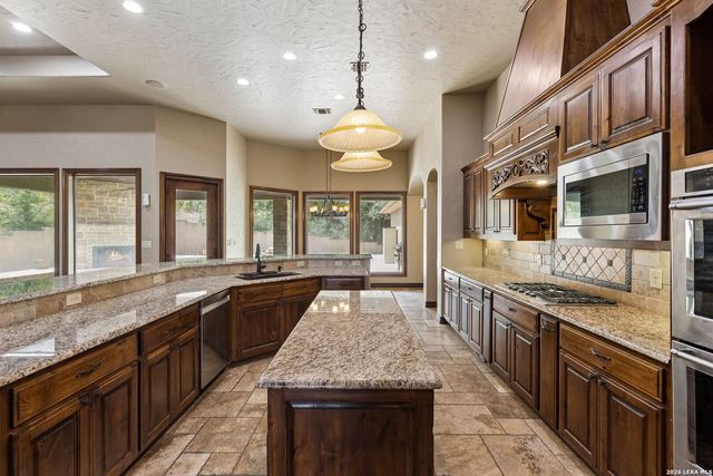 18872 Helotes Rdg, Helotes, TX 78023