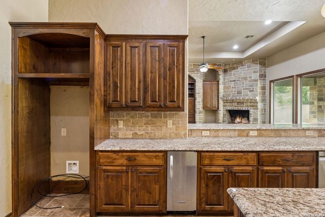18872 Helotes Rdg, Helotes, TX 78023