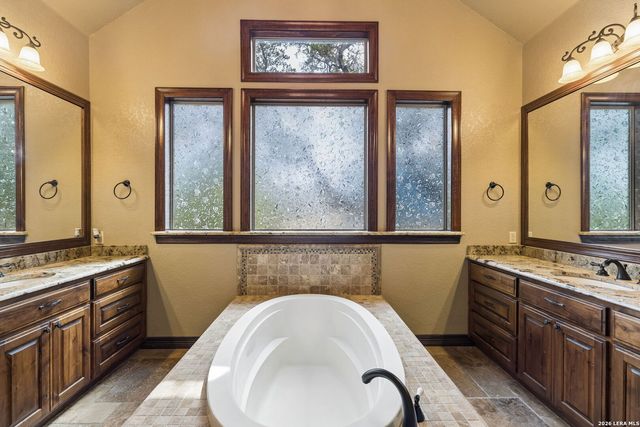 18872 Helotes Rdg, Helotes, TX 78023