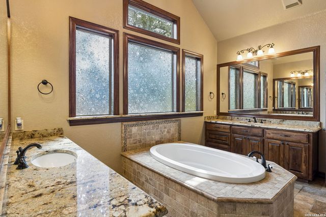 18872 Helotes Rdg, Helotes, TX 78023