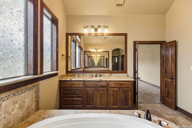 18872 Helotes Rdg, Helotes, TX 78023