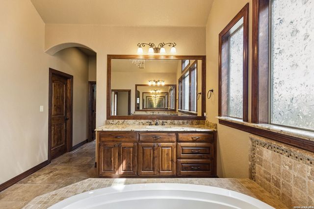 18872 Helotes Rdg, Helotes, TX 78023
