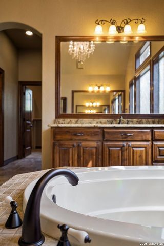 18872 Helotes Rdg, Helotes, TX 78023