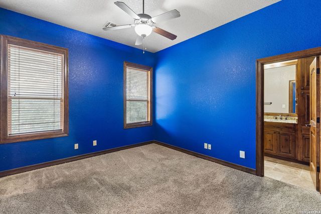 18872 Helotes Rdg, Helotes, TX 78023