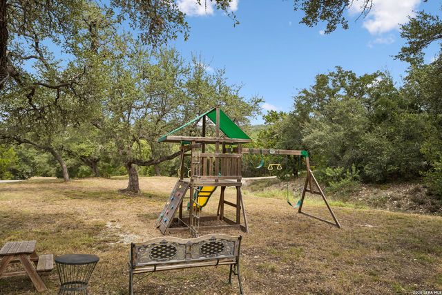 18872 Helotes Rdg, Helotes, TX 78023