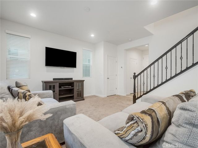 6280 E Valley Edge Drive, Fresno, CA 93727