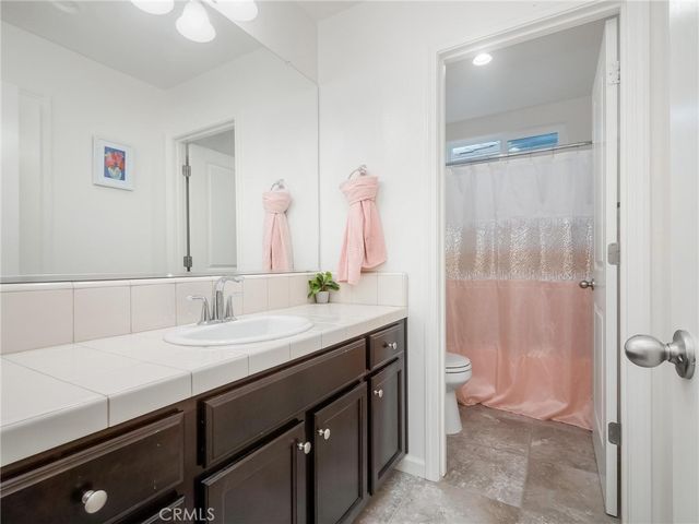 6280 E Valley Edge Drive, Fresno, CA 93727