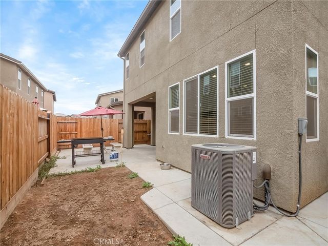 6280 E Valley Edge Drive, Fresno, CA 93727