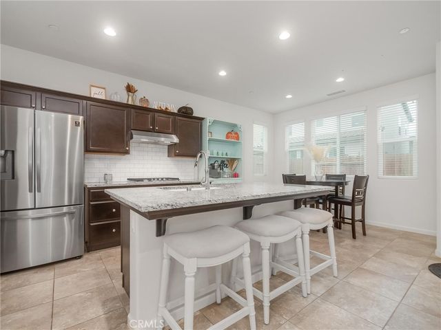 6280 E Valley Edge Drive, Fresno, CA 93727