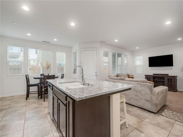 6280 E Valley Edge Drive, Fresno, CA 93727