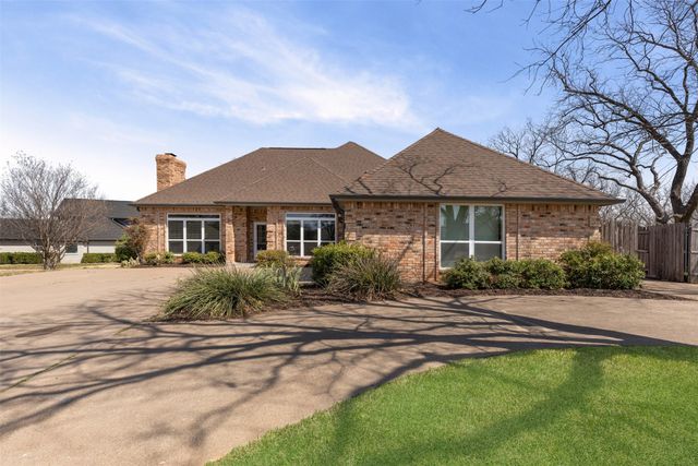 6102 N Waverly Court, Granbury, TX 76049