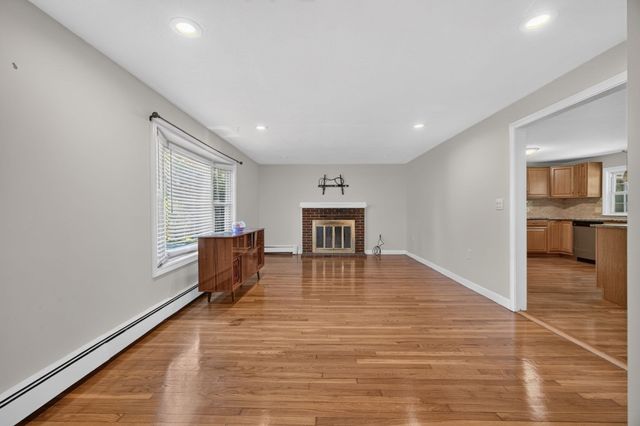 7 Madeline Rd, Tewksbury, MA 01876