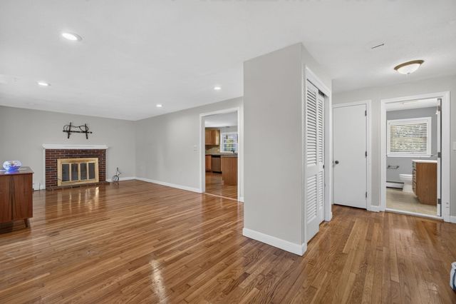 7 Madeline Rd, Tewksbury, MA 01876
