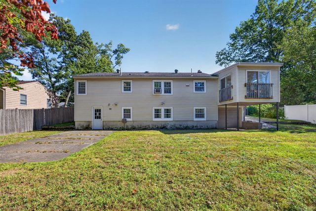 7 Madeline Rd, Tewksbury, MA 01876