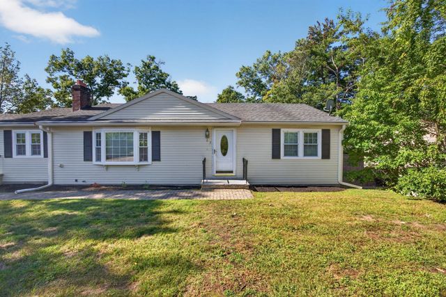 7 Madeline Rd, Tewksbury, MA 01876
