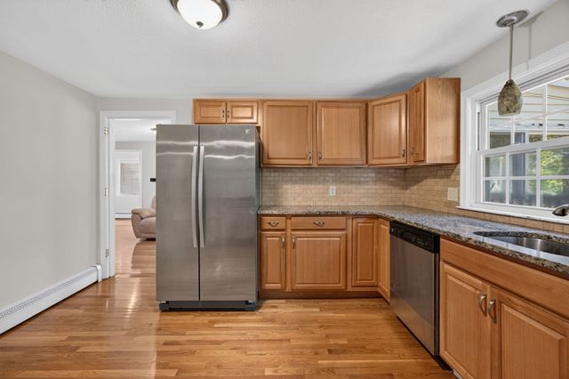 7 Madeline Rd, Tewksbury, MA 01876