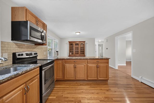 7 Madeline Rd, Tewksbury, MA 01876