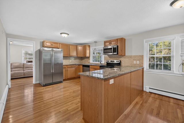 7 Madeline Rd, Tewksbury, MA 01876